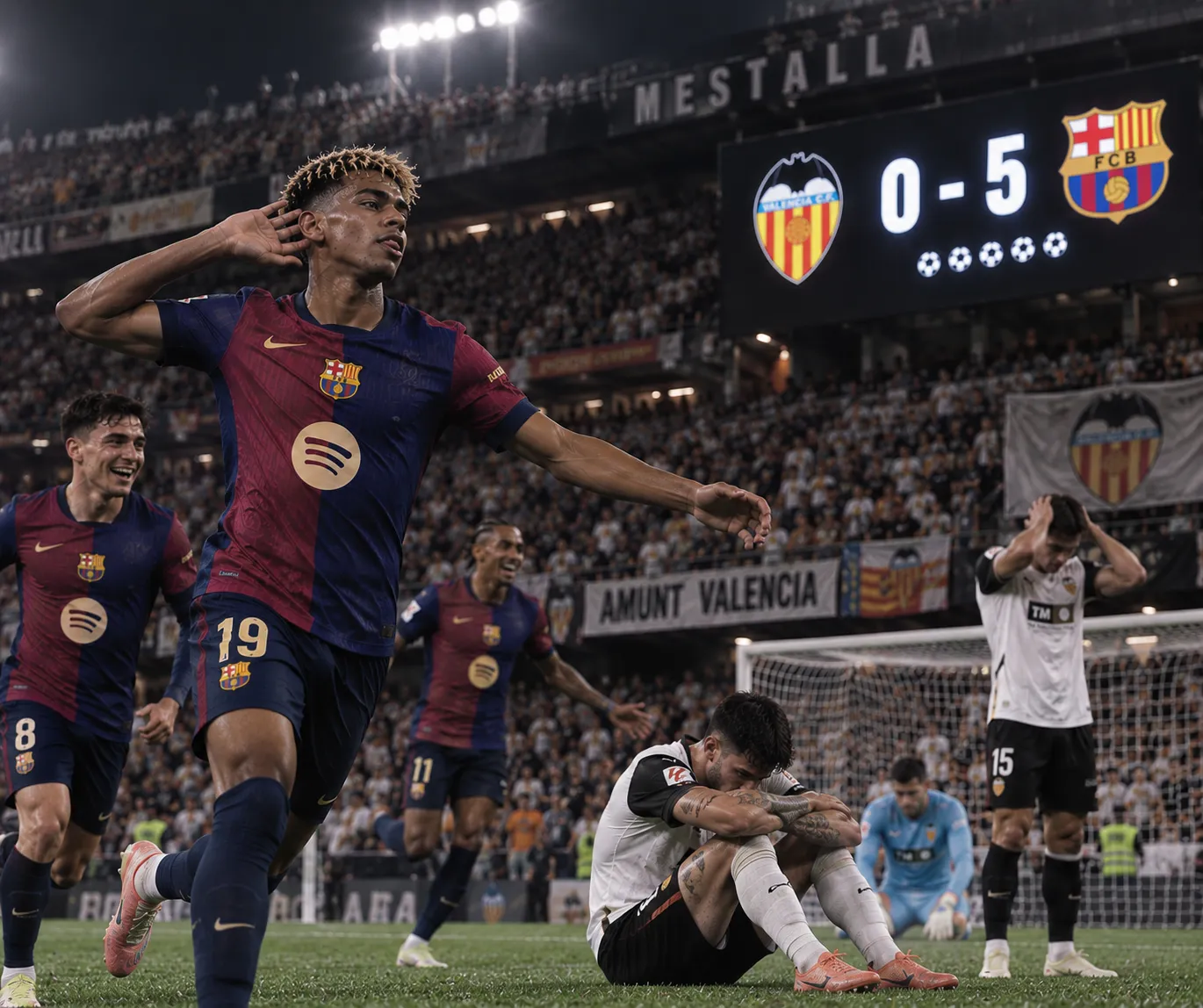 Celebración azulgrana en Mestalla con el marcador de 0-5 al fondo
